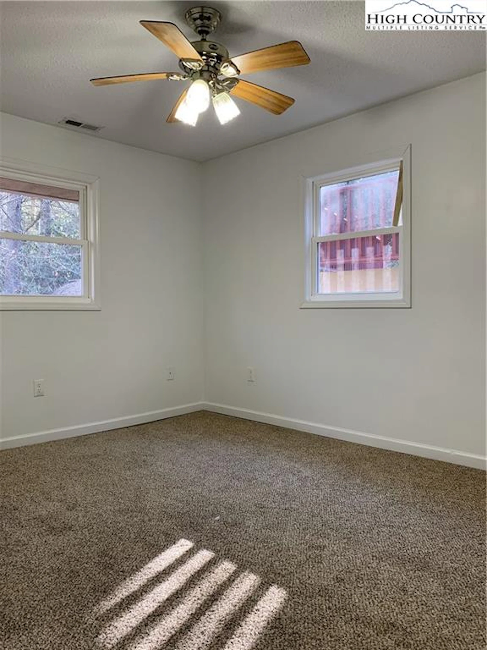 Image number 17 for the current listing
