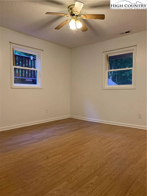 Image number 13 for the current listing