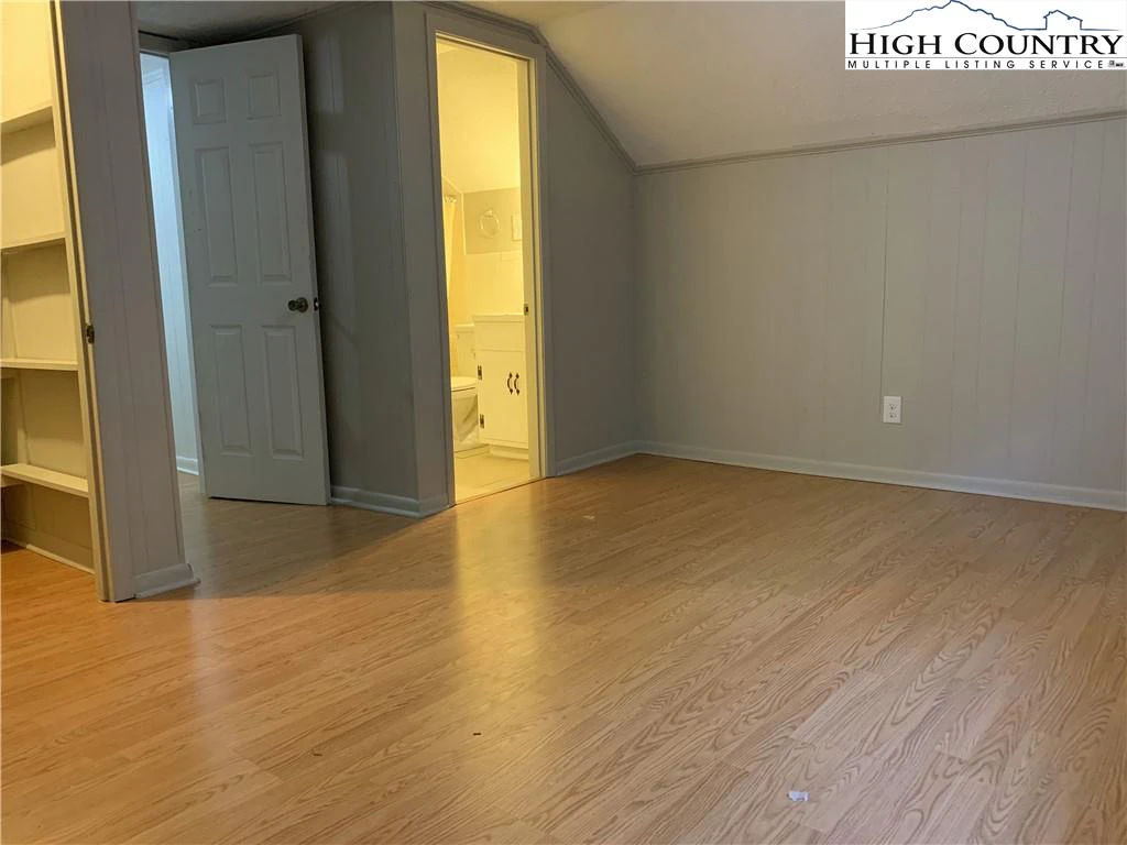 Image number 12 for the current listing
