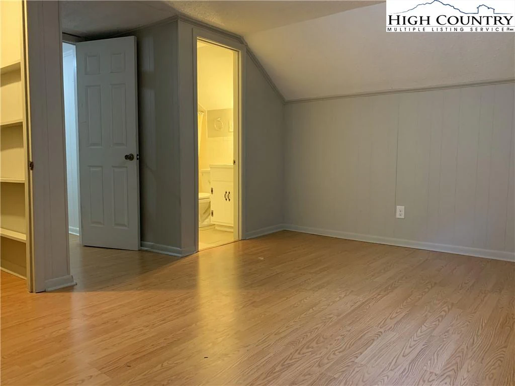 Image number 11 for the current listing