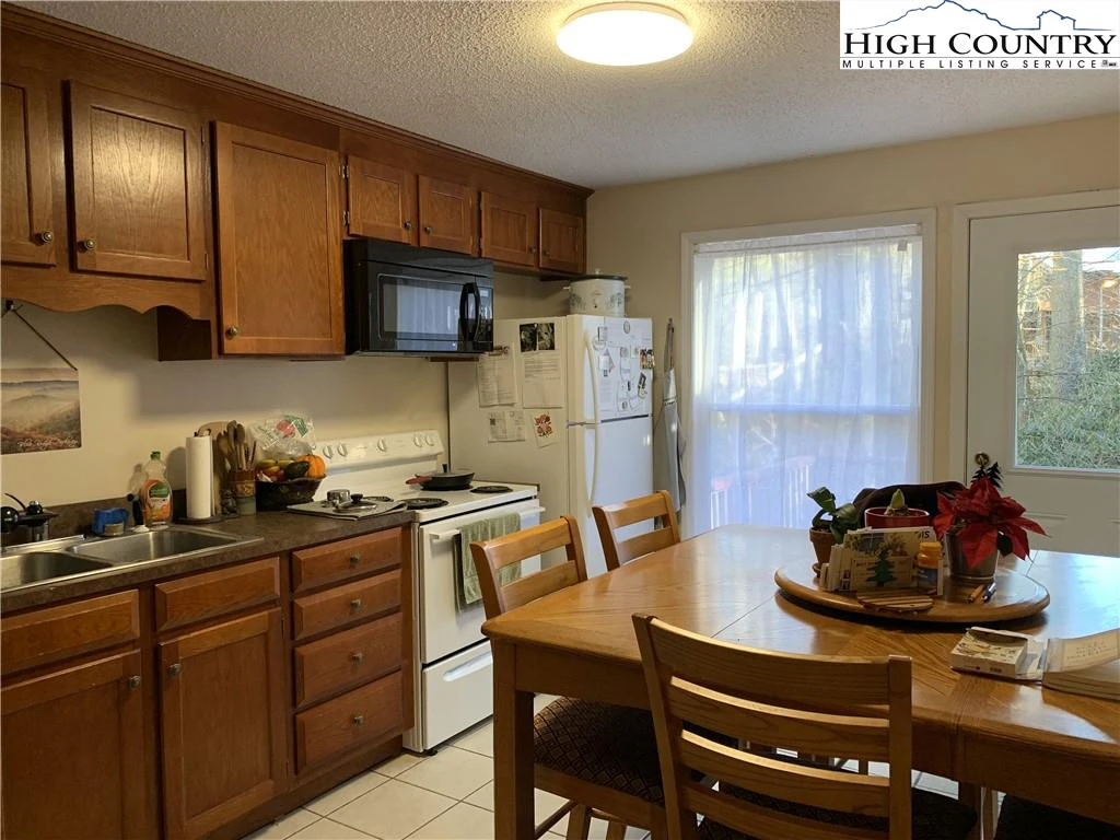 Image number 9 for the current listing