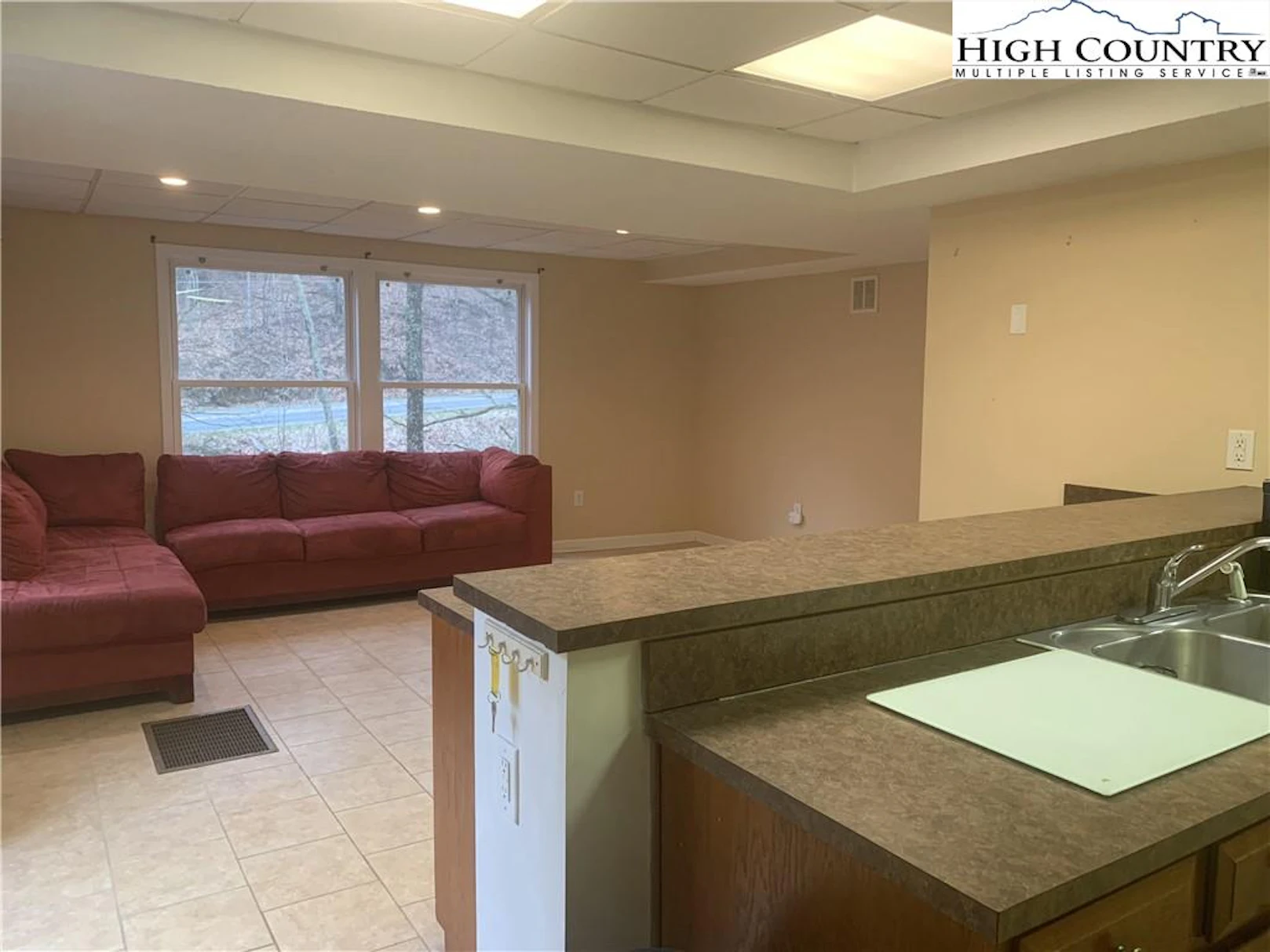 Image number 4 for the current listing