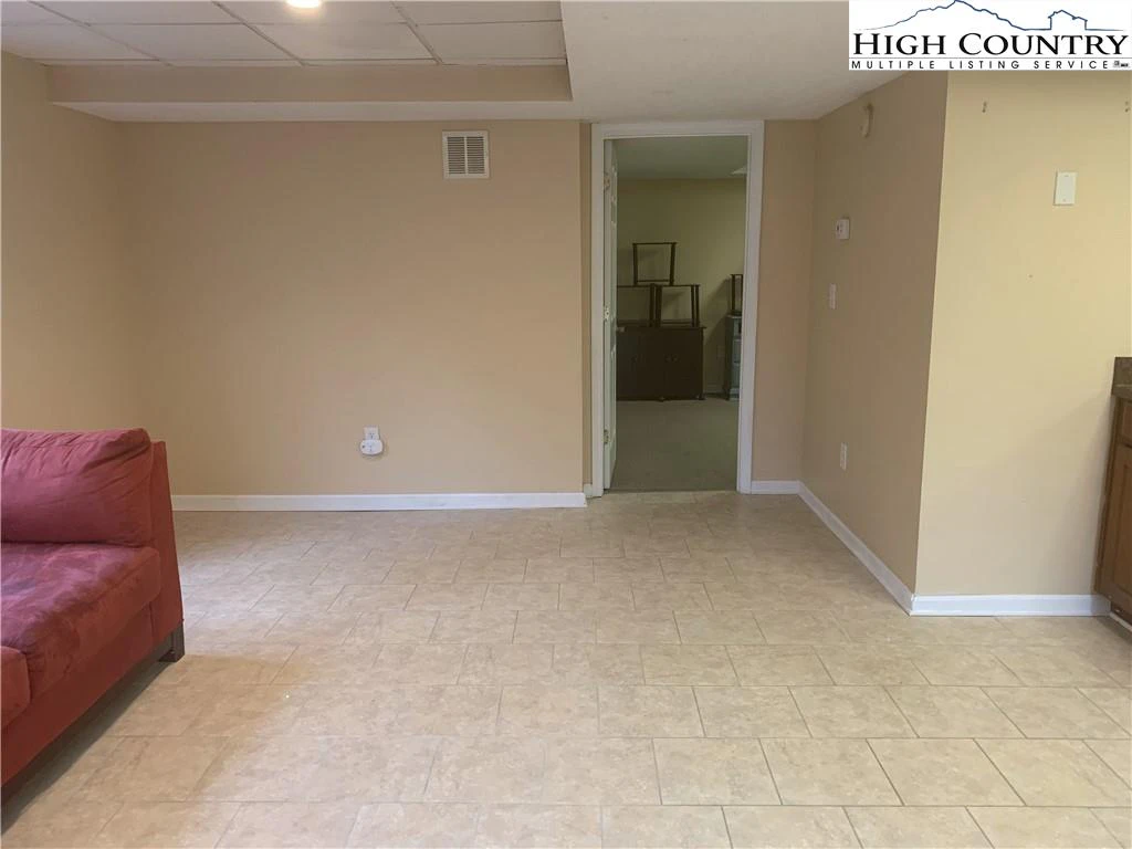 Image number 3 for the current listing
