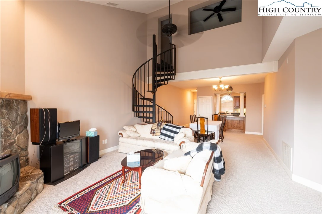 Image number 7 for the current listing