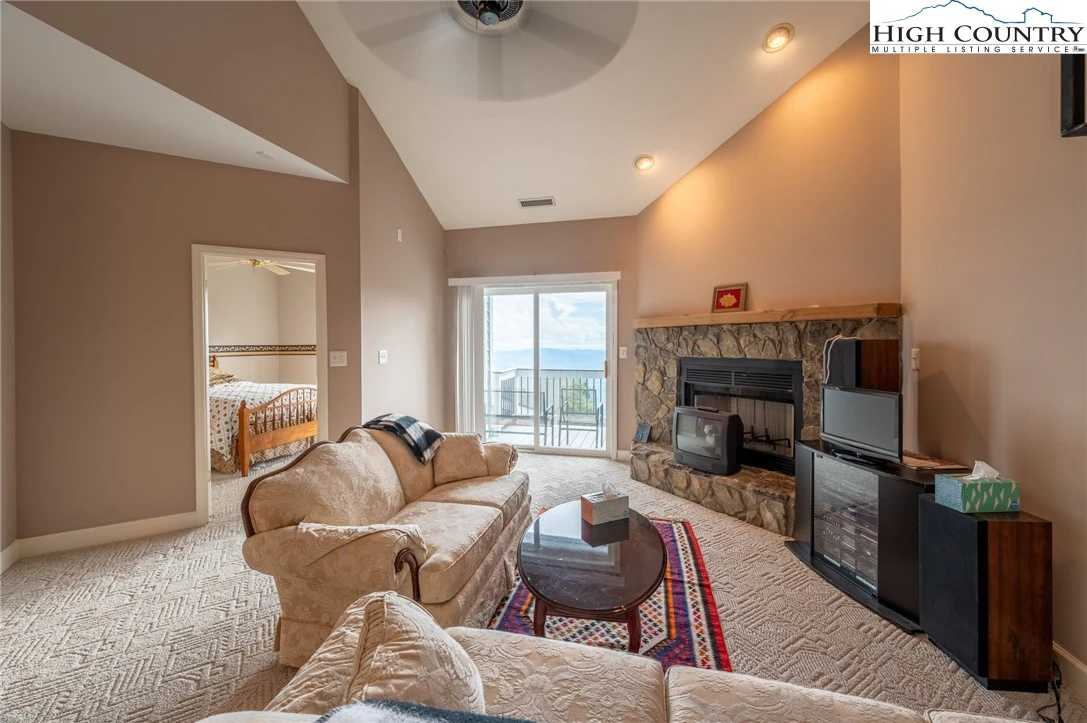 Image number 9 for the current listing