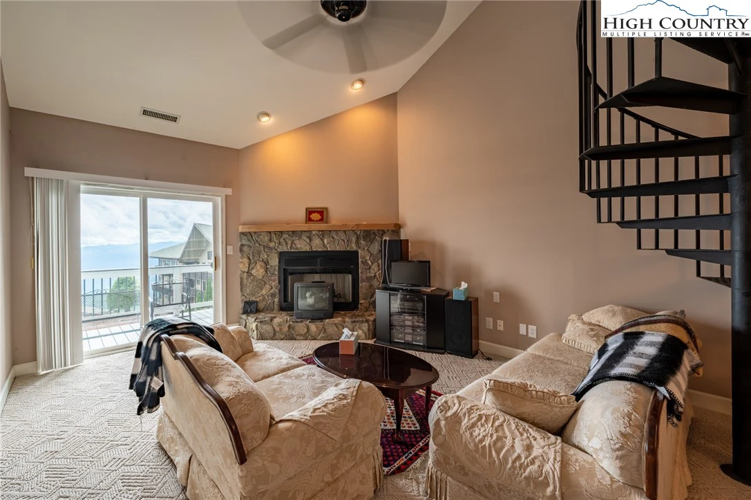 Image number 2 for the current listing