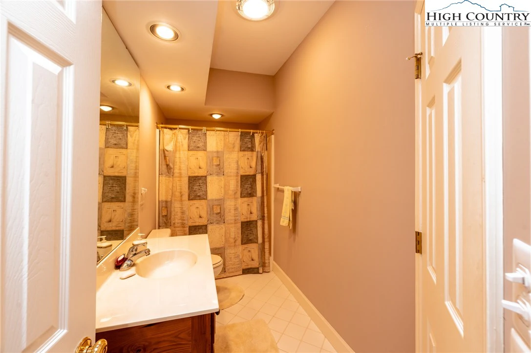 Image number 3 for the current listing