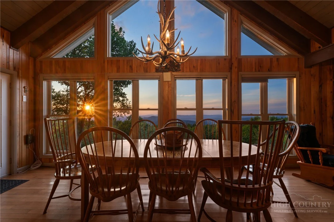 Image number 7 for the current listing