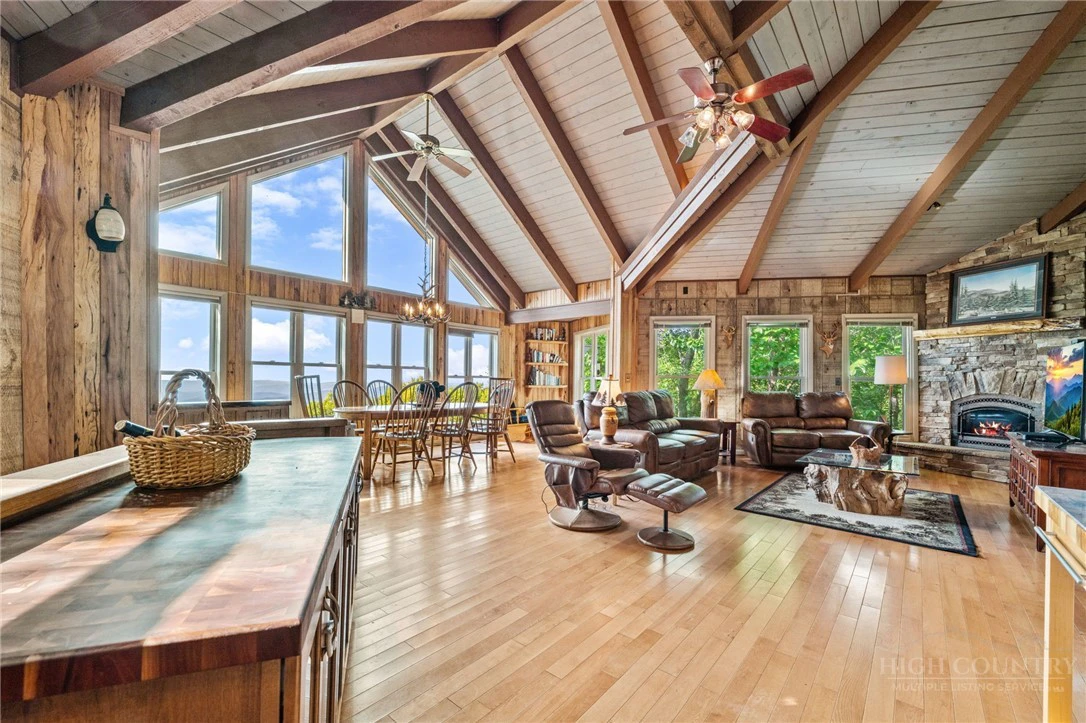 Image number 10 for the current listing