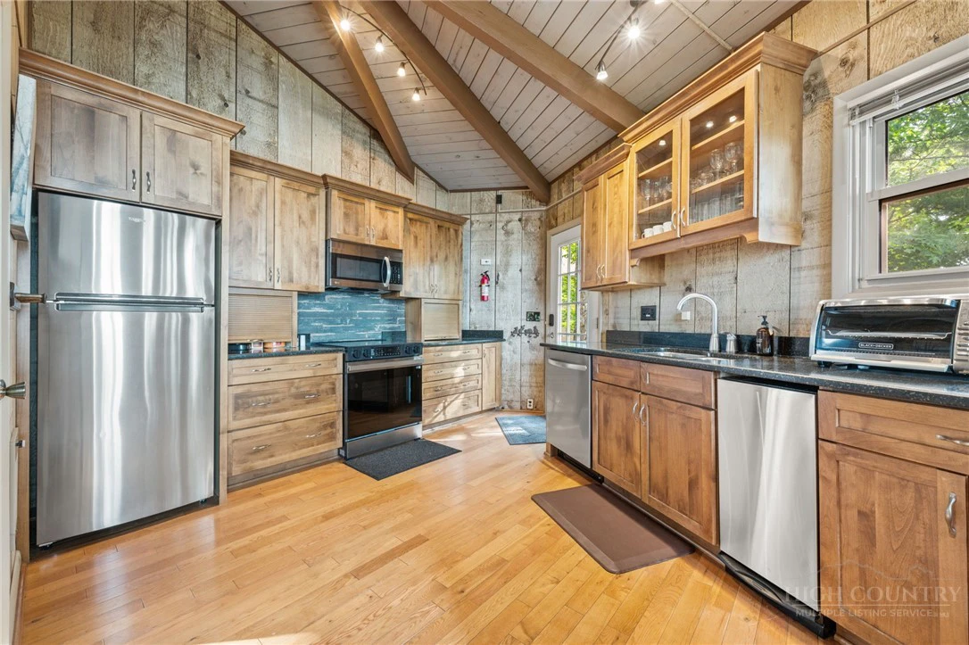 Image number 13 for the current listing