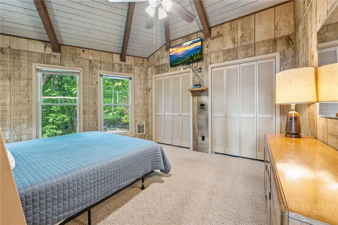 Image number 19 for the current listing