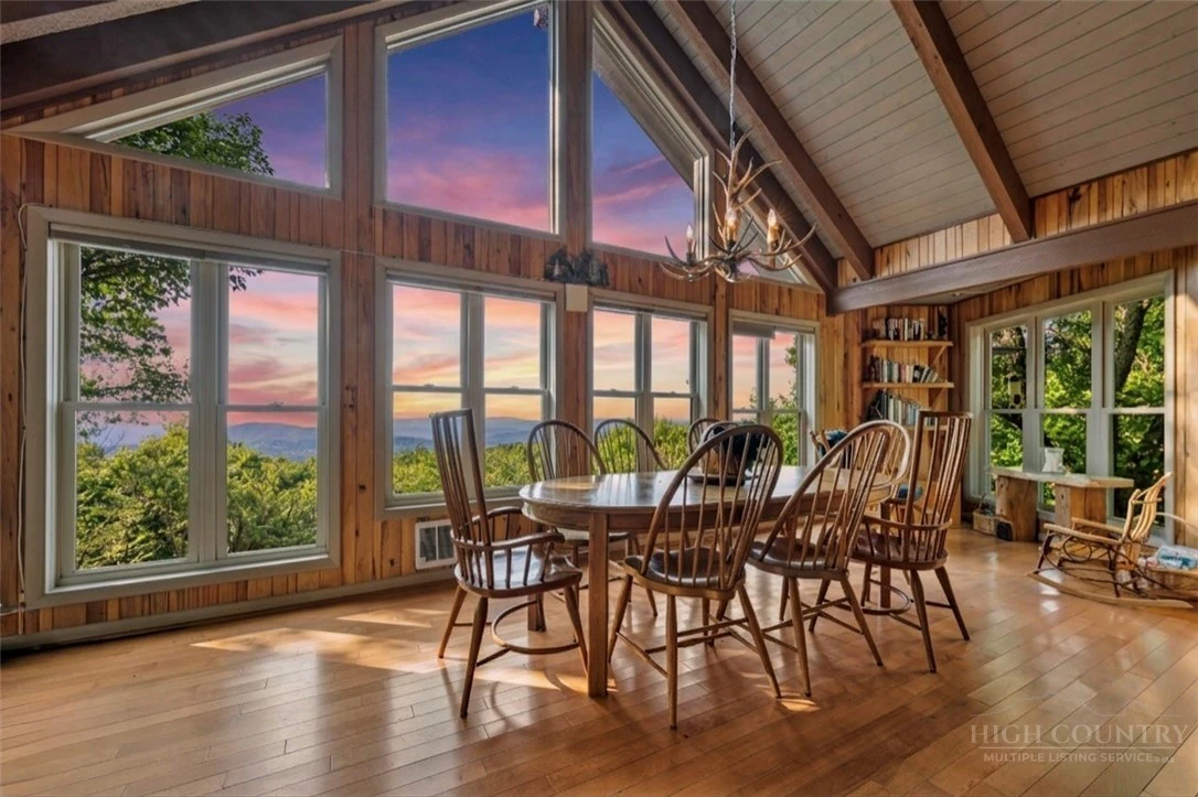 Image number 8 for the current listing