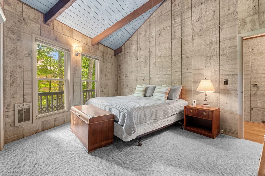 Image number 21 for the current listing