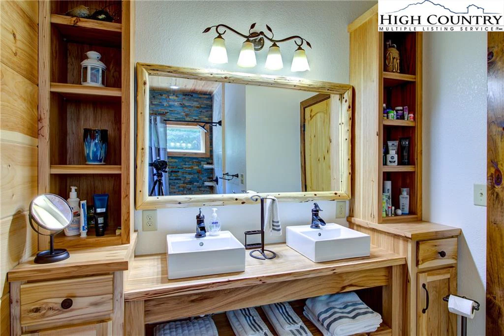Image number 7 for the current listing