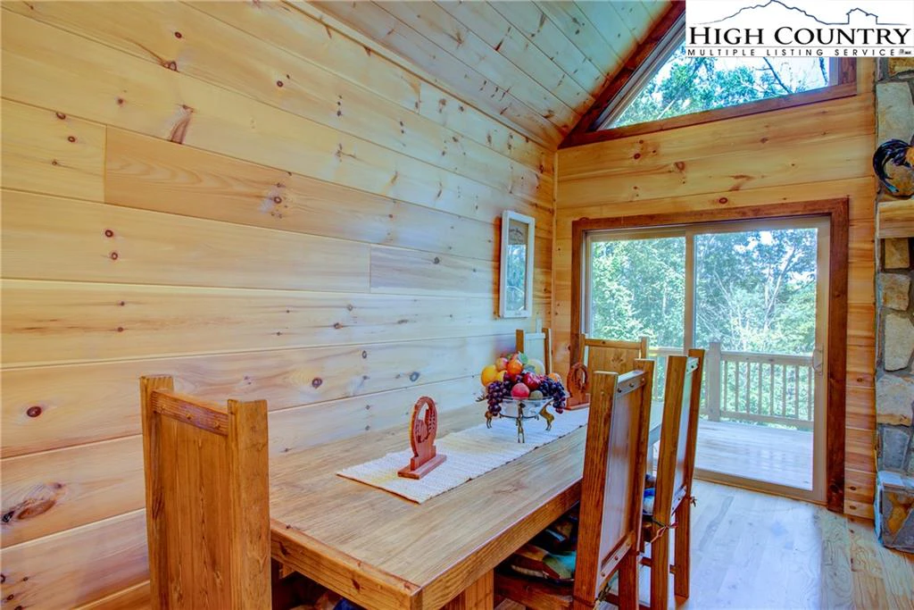 Image number 12 for the current listing
