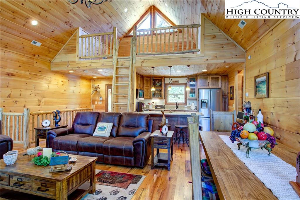 Image number 13 for the current listing