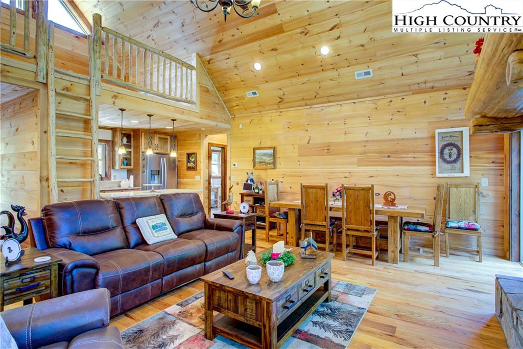 Image number 2 for the current listing
