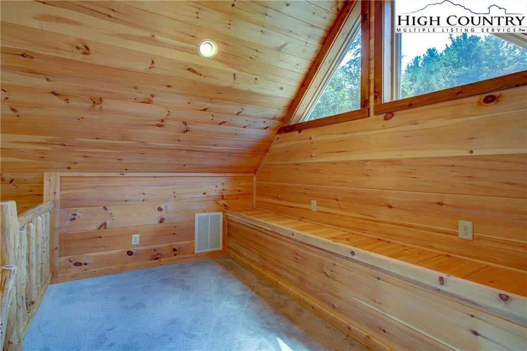 Image number 18 for the current listing