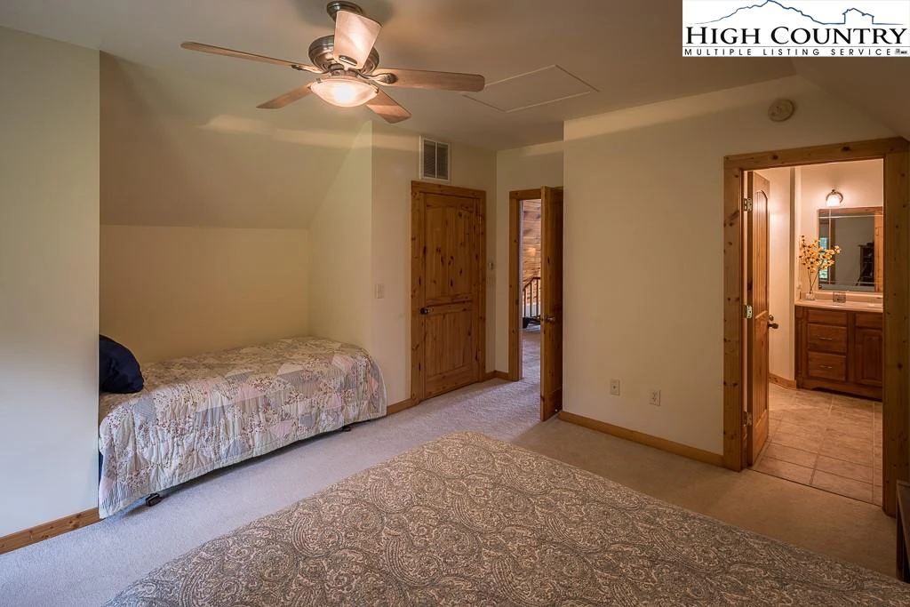 Image number 9 for the current listing