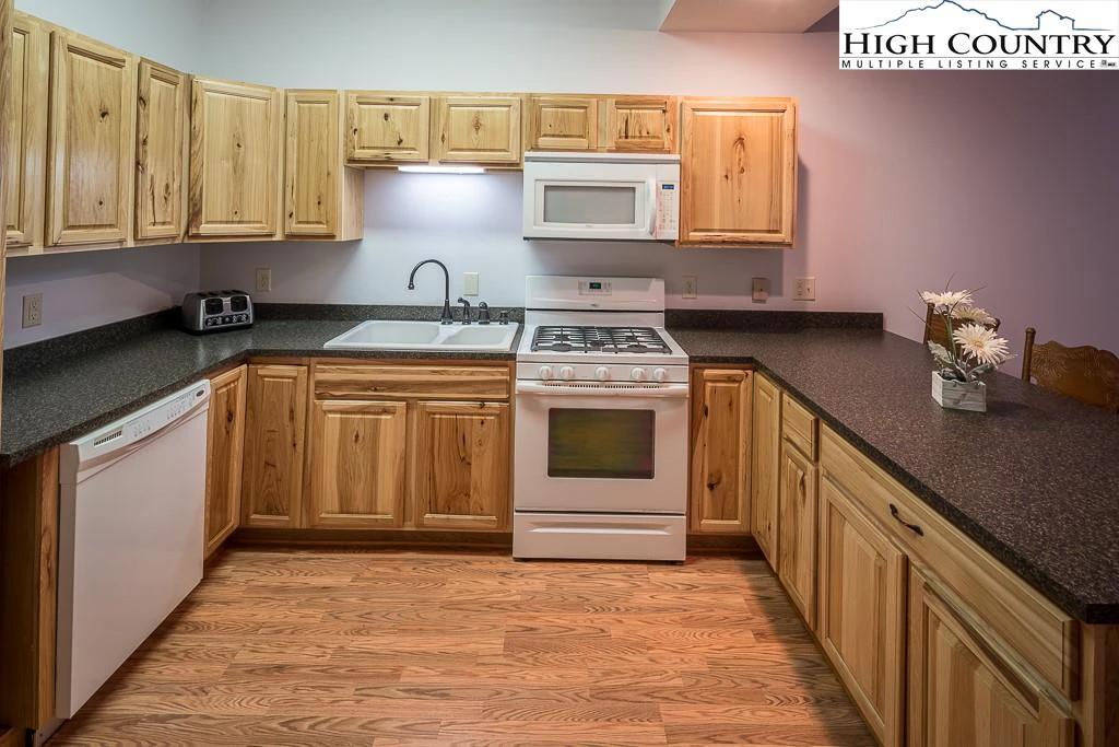 Image number 2 for the current listing
