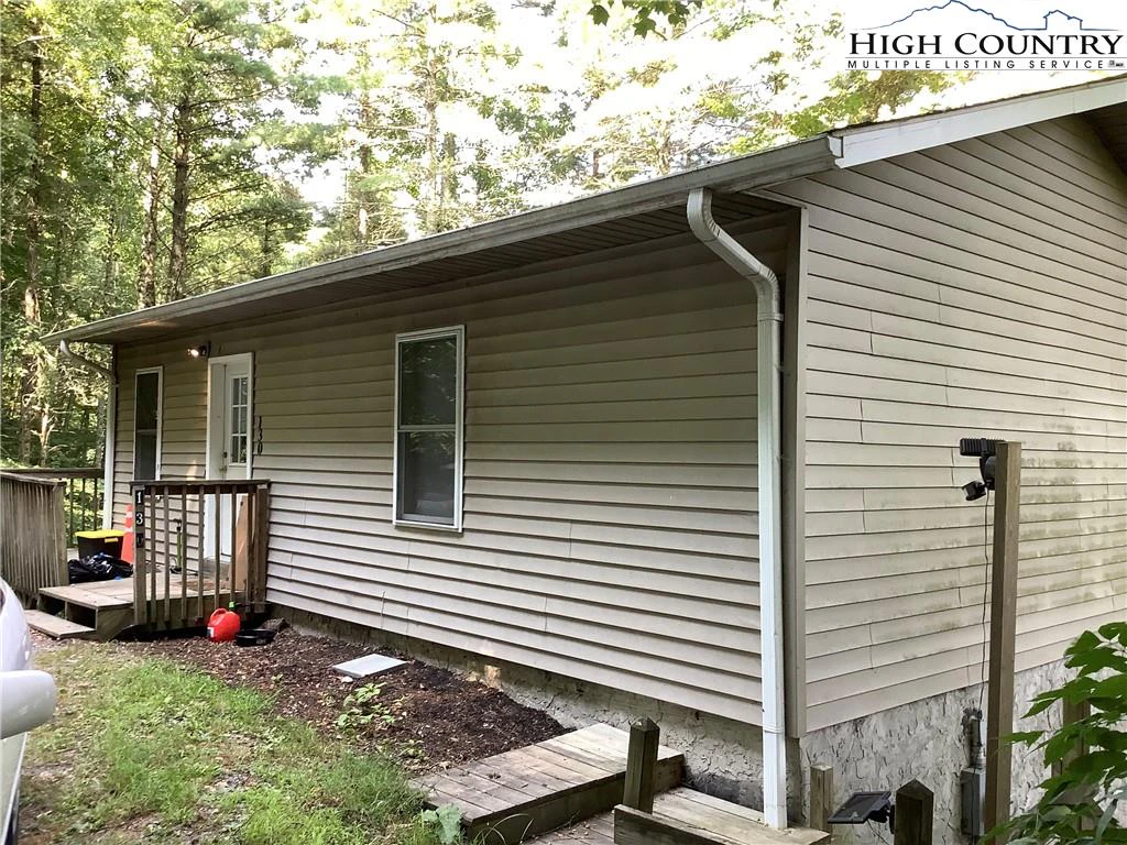 Image number 1 for the current listing