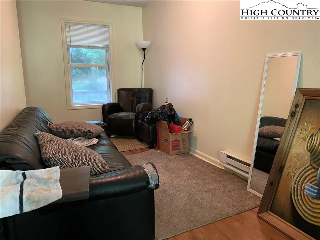 Image number 3 for the current listing