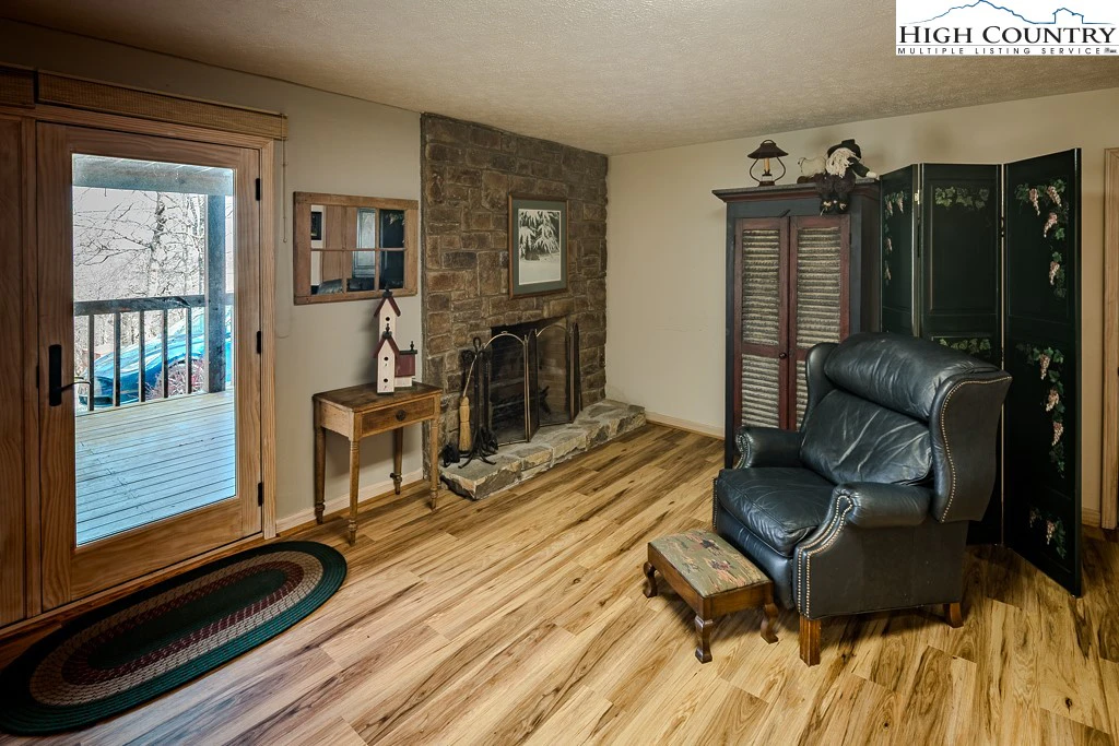 Image number 7 for the current listing