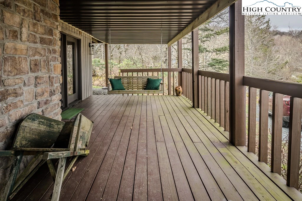 Image number 13 for the current listing