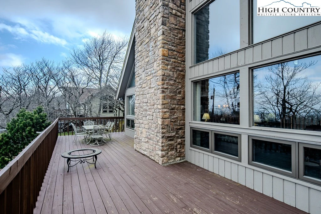 Image number 4 for the current listing