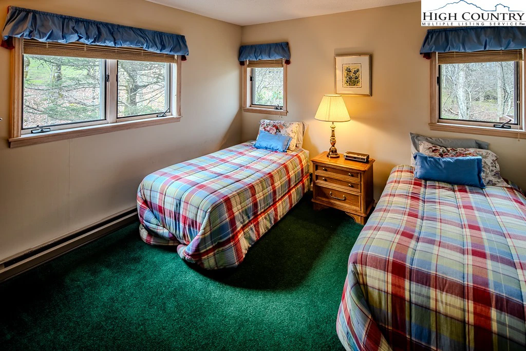Image number 2 for the current listing