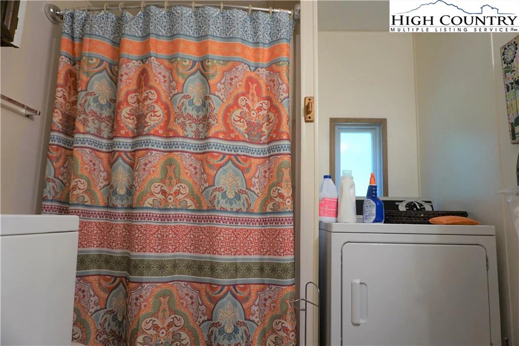 Image number 14 for the current listing