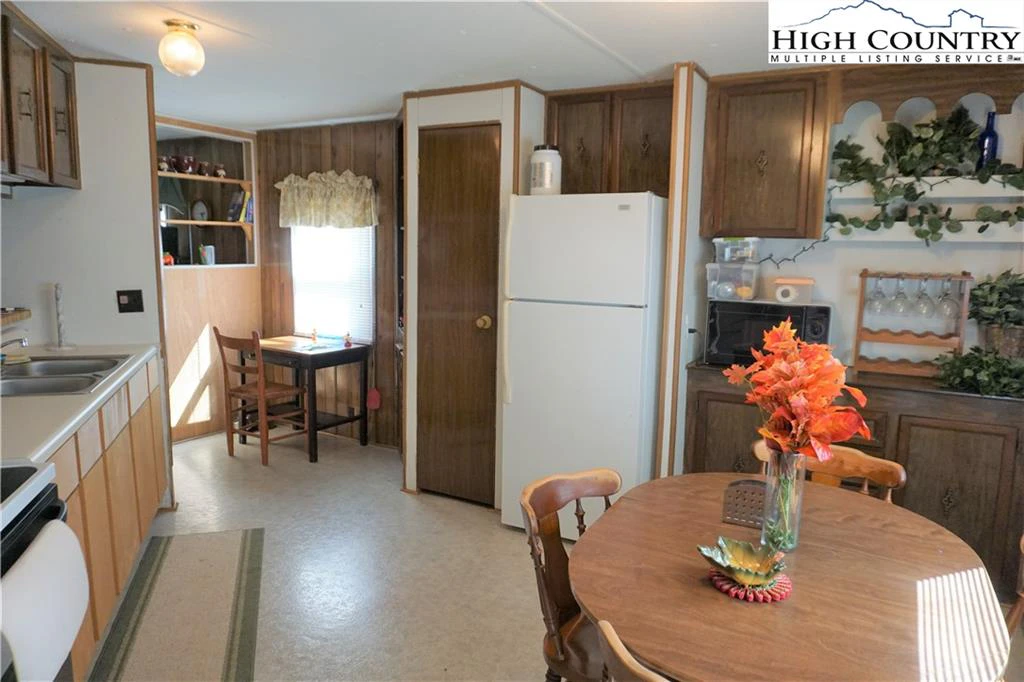 Image number 21 for the current listing