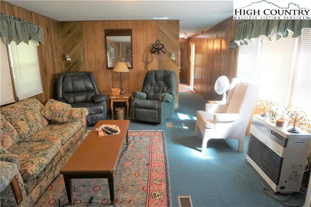 Image number 19 for the current listing
