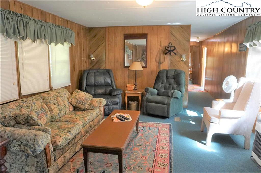 Image number 17 for the current listing
