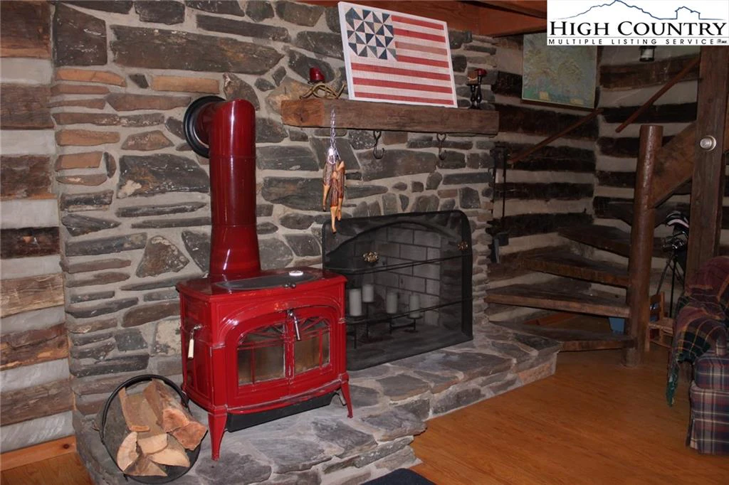 Image number 18 for the current listing