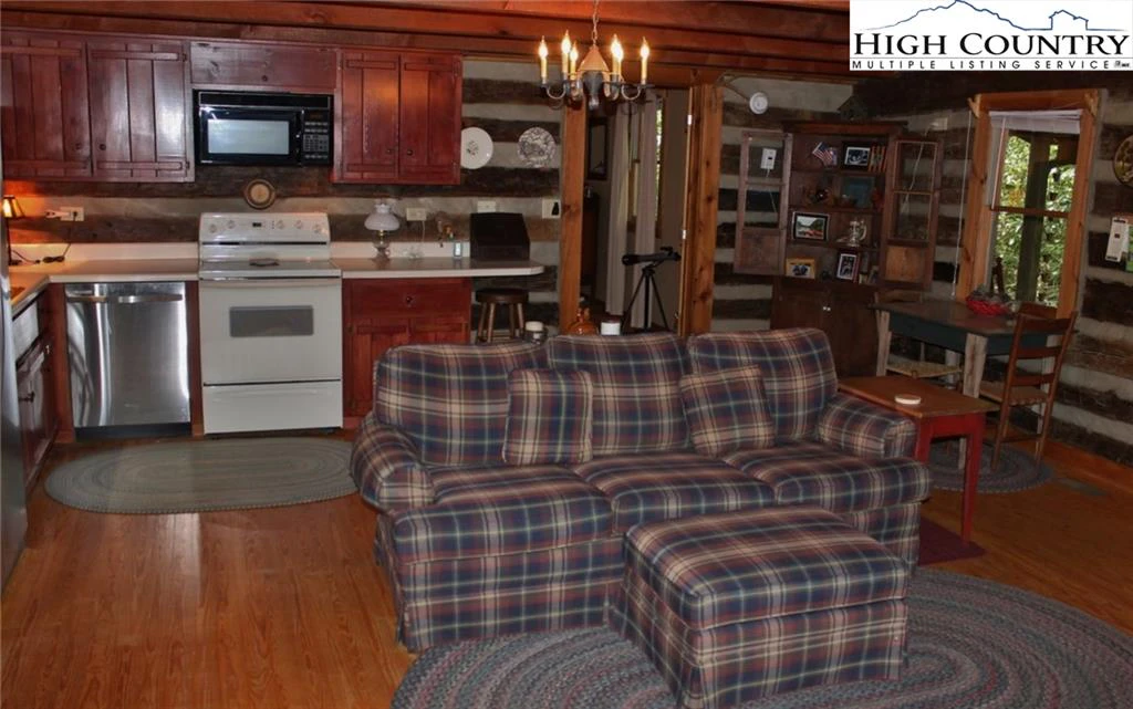 Image number 17 for the current listing