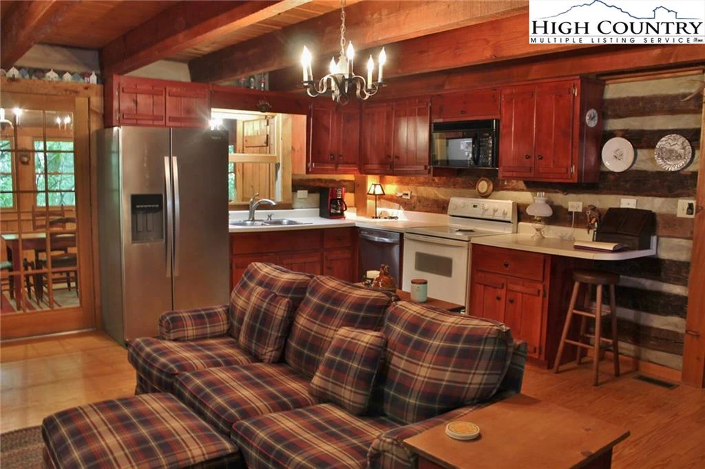 Image number 16 for the current listing