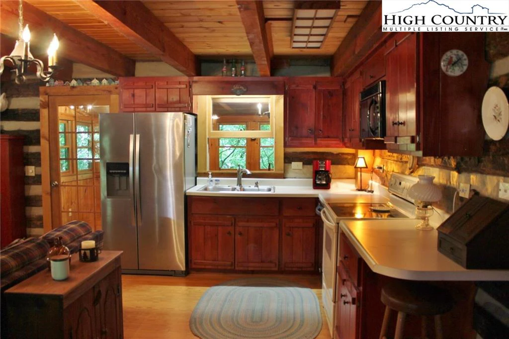Image number 2 for the current listing
