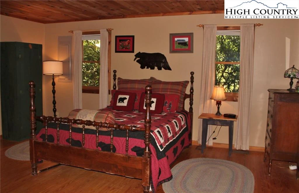Image number 13 for the current listing