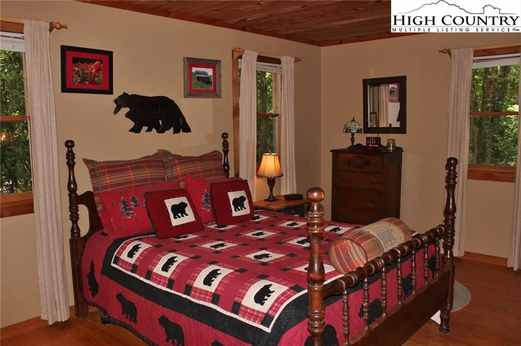 Image number 12 for the current listing