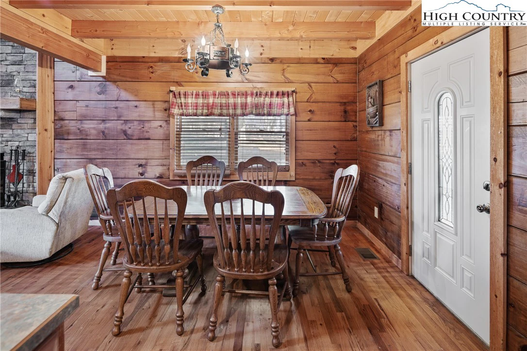 Image number 19 for the current listing