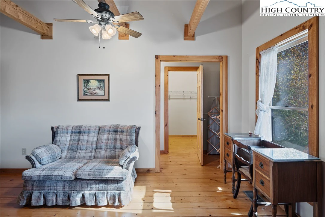 Image number 7 for the current listing