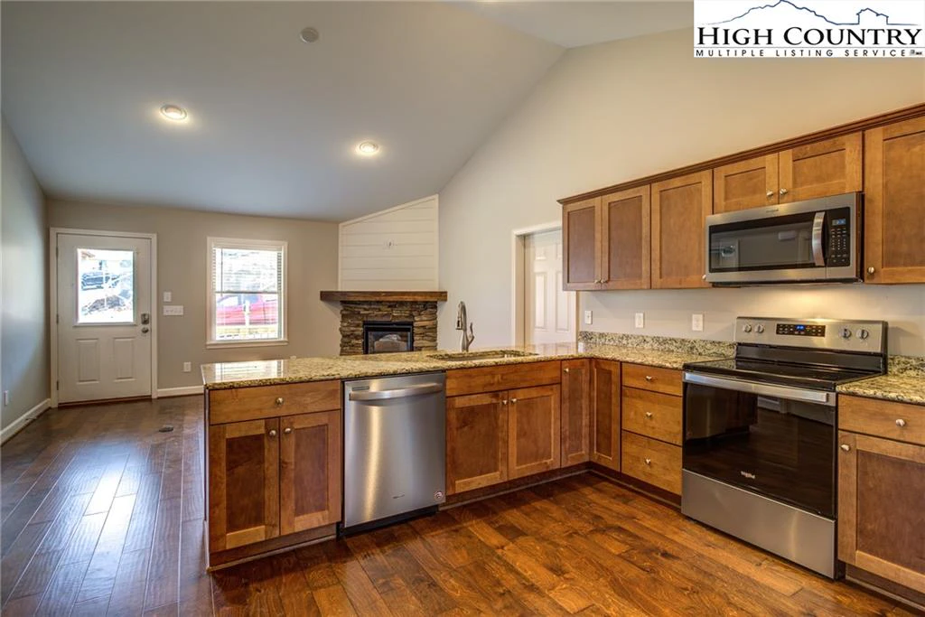 Image number 2 for the current listing