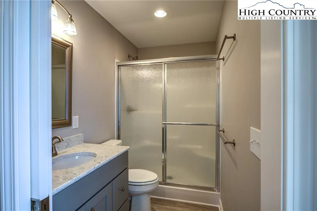 Image number 9 for the current listing