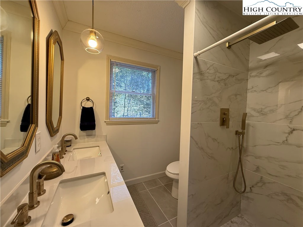 Image number 5 for the current listing