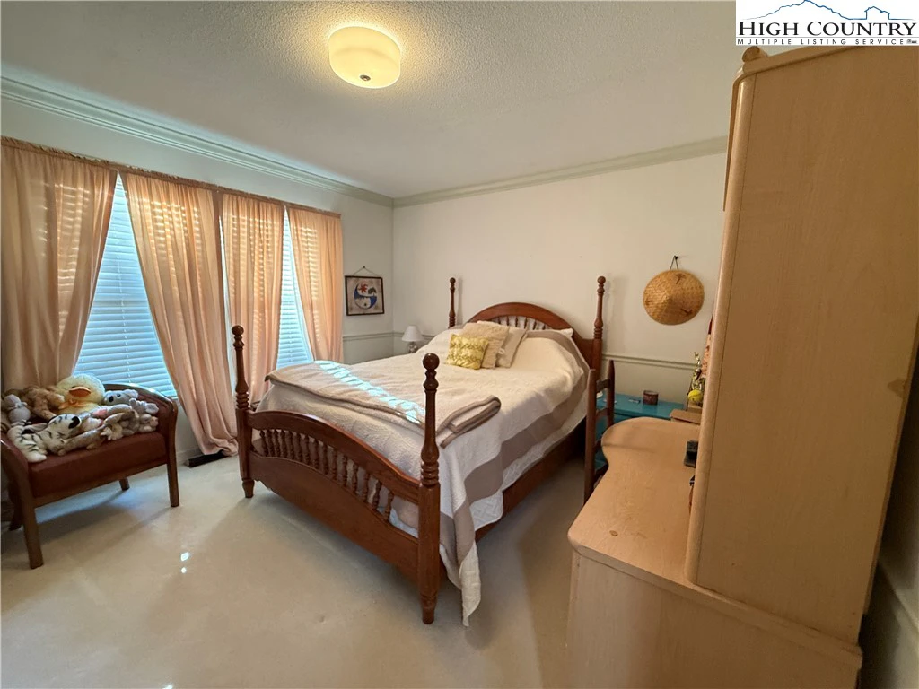 Image number 7 for the current listing