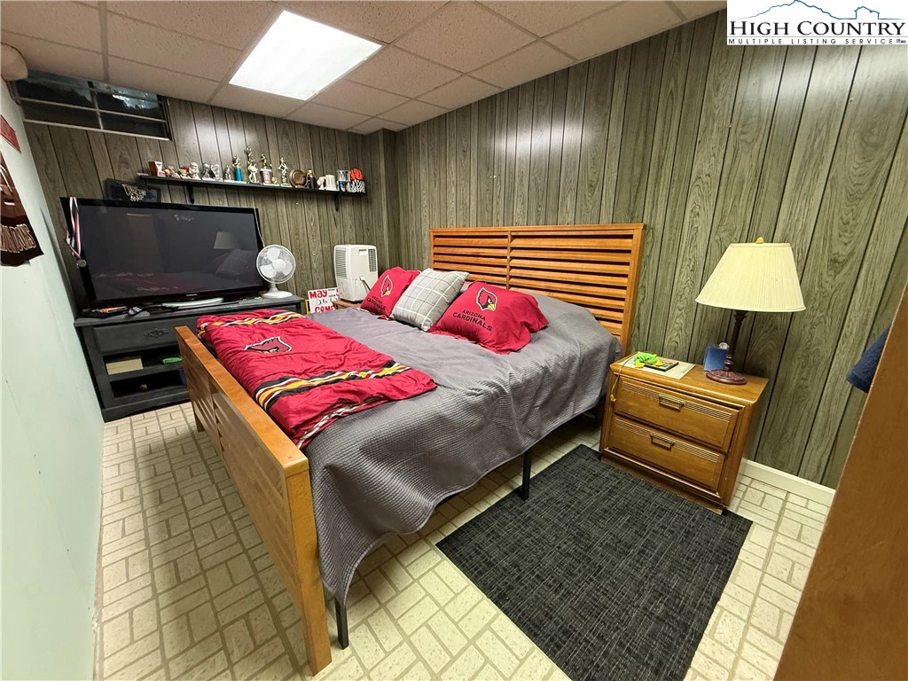 Image number 15 for the current listing