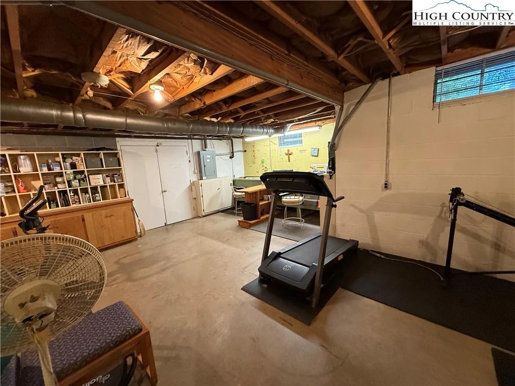 Image number 16 for the current listing