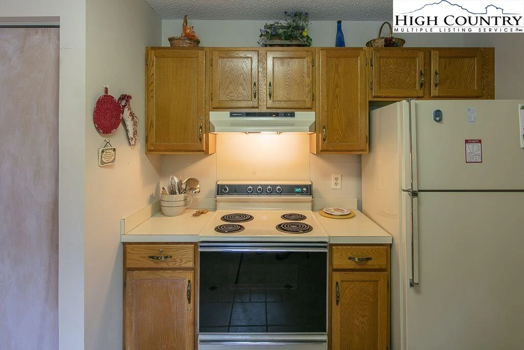 Image number 12 for the current listing