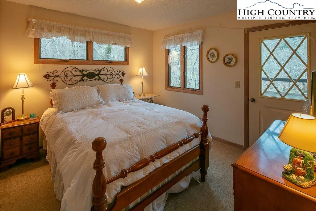 Image number 9 for the current listing